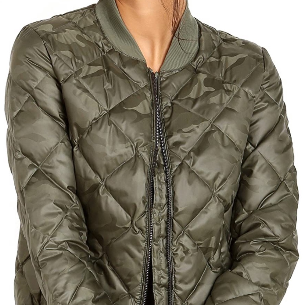 Alo bomber jacket in jungle camp